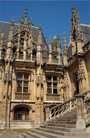 rouen - Flamboyant gothic architecture of the 14th century, Palais de Justice in the city of Rouen, Haute Normandie, France Foto de stock - Con derechos protegidos, Código: 841-02832212