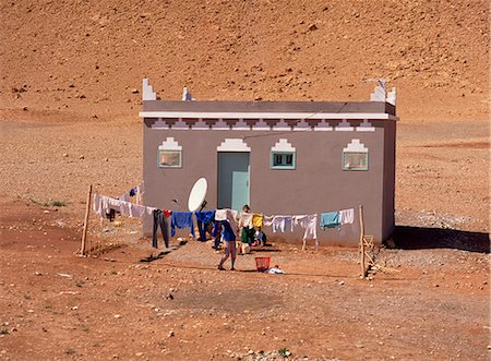 simsearch:841-02993754,k - Maison traditionnelle avec l'antenne parabolique à l'extérieur, près de Ouarzazate, au Maroc, en Afrique du Nord, Afrique Photographie de stock - Rights-Managed, Code: 841-02832438