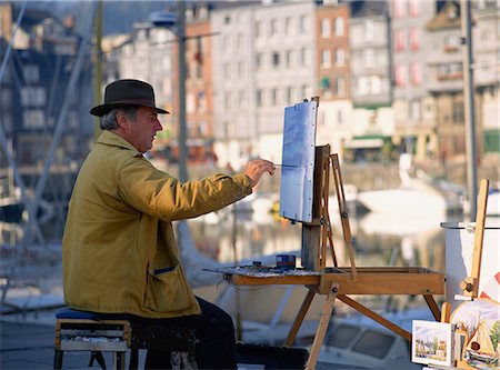 Artist by Old Harbour, Honfleur, Basse Normandie, France, Europe Foto de stock - Con derechos protegidos, Código: 841-02832446