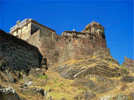 État de Badal Mahal (Palais de nuage) sur le sommet d'un éperon rocheux, Kumbalgarh Fort, Rajasthan, Inde, Asie Photographie de stock - Rights-Managed, Code: 841-02832509
