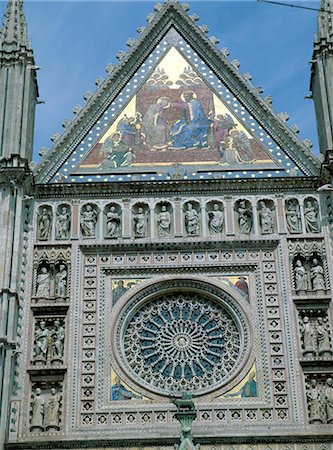simsearch:841-02901498,k - Mosaics, mostly 18th and 19th century replacements, except for those at corner of Andrea Orcagna's 14th century Rose Window which are originals dating from 14th century, on the facade of Orvieto Cathedral, Orvieto, Umbria, Italy, Europe Foto de stock - Con derechos protegidos, Código: 841-02832566