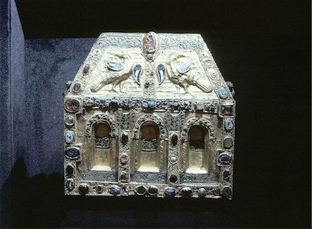 Reliquary de Pepin dating from 9th to 11th centuries, Treasury of Ste. Foy, Conques, Midi-Pyrenees, France, Europe Stock Photo - Rights-Managed, Code: 841-02832626