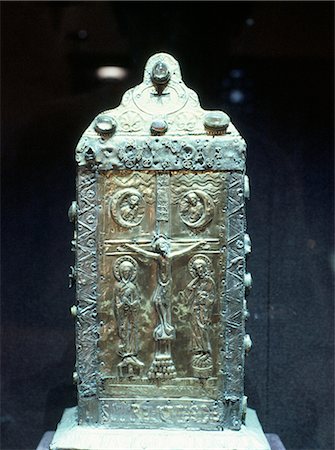 simsearch:841-02709032,k - Reliquary of Pope Pascale II, made from silver, dating from 1100 AD, Treasury of Ste. Foy, Conques, Midi-Pyrenees, France, Europe Stock Photo - Rights-Managed, Code: 841-02832627