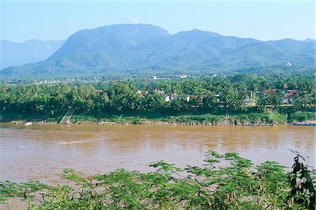 simsearch:841-02917584,k - Looking east across the Mekong River, to Luang Prabang, Laos, Indochina, Southeast Asia, Asia Foto de stock - Con derechos protegidos, Código: 841-02832621