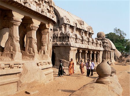 Group of rock cut temples called the Five Rathas (5 chariots), dating from circa 7th century AD, Mahabalipuram (Mamallapuram), UNESCO World Heritage Site, Tamil Nadu state, India, Asia Foto de stock - Con derechos protegidos, Código: 841-02832649