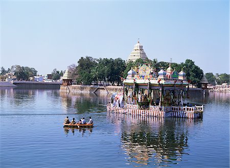 simsearch:841-02992329,k - A barge carrying images of Shiva and Meenakshi being towed around the Vandiyur Mariamman Teppakulam tank at annual Floating Festival, Madurai, Tamil Nadu state, India, Asia Foto de stock - Direito Controlado, Número: 841-02832651