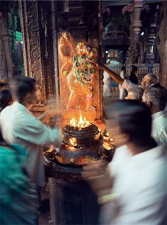 Worshippers at a shrine inside the Sri Meenakshi Temple, Madurai, Tamil Nadu state, India, Asia Foto de stock - Con derechos protegidos, Código: 841-02832652