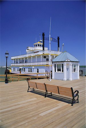 steamboat - Paddle steamer and dock master's office, Alexandria, Virginia, United States of America, North America Foto de stock - Con derechos protegidos, Código: 841-02832756