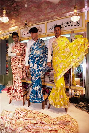 pakistan - Vendeurs modélisation saris dans un textile et soie sari magasin, Anarkali Bazar, Lahore, Pakistan, Asie Photographie de stock - Rights-Managed, Code: 841-02832821