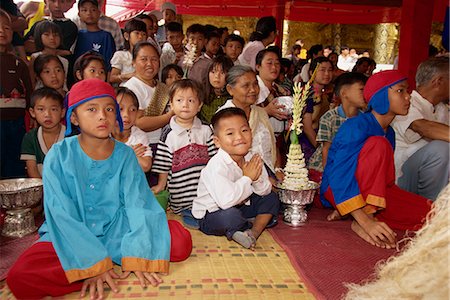 simsearch:841-03676029,k - Celebrations of Pimai, the Lao New Year, involving ancestors from mythology, with people in Wat Mai in Luang Prabang, Laos, Indochina, Southeast Asia, Asia Foto de stock - Con derechos protegidos, Código: 841-02899078