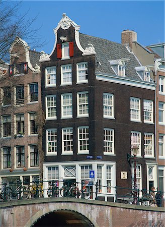 simsearch:841-06030736,k - Canal houses in the centre of Amsterdam, Holland, Europe Foto de stock - Con derechos protegidos, Código: 841-02899336