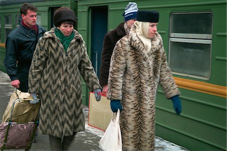 Femmes en fausse fourrure à Kazan station, Moscou, Russie, Europe Photographie de stock - Rights-Managed, Code: 841-02899359