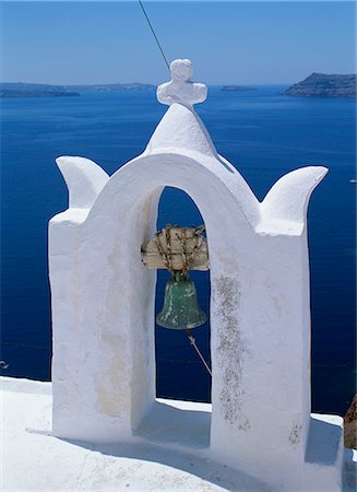 simsearch:6119-07451875,k - Church bell tower, in the village of Oia, Santorini (Thira), Cyclades, Greek Islands, Greece, Europe Foto de stock - Direito Controlado, Número: 841-02899430