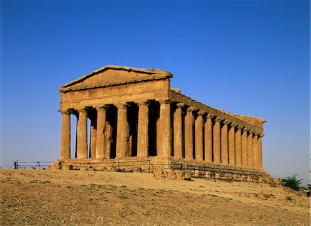 simsearch:841-03057300,k - Temple of Concord, Valley of the Temples, Agrigento, Sicily, Italy, Europe Foto de stock - Con derechos protegidos, Código: 841-02899516