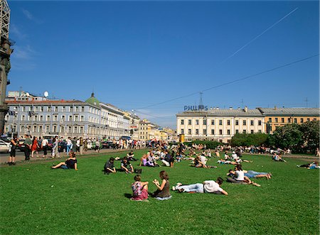 simsearch:841-06501989,k - People relaxing on the grass in summer in Nevsky Prospect, in the city of St. Petersburg, Russia, Europe Stock Photo - Rights-Managed, Code: 841-02899594