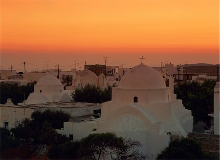 simsearch:841-02899499,k - White domes of the Chora at sunset on Folegandros, Cyclades, Greek Islands, Greece, Europe Fotografie stock - Rights-Managed, Codice: 841-02899636