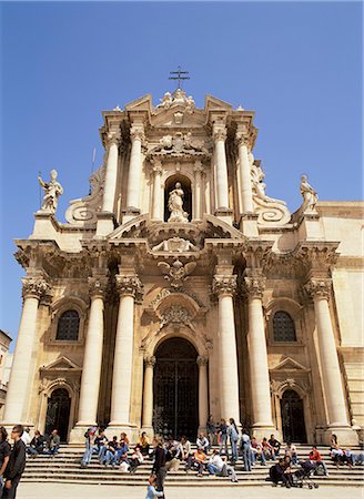 syracuse - The Baroque facade of the Duomo, Syracuse, Sicily, Italy, Europe Foto de stock - Con derechos protegidos, Código: 841-02899840