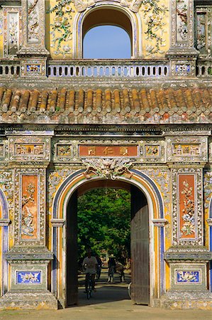simsearch:700-01275844,k - Ost-Tor zur Zitadelle, Hue, Vietnam Stockbilder - Lizenzpflichtiges, Bildnummer: 841-02899962