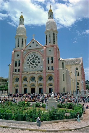 port au prince - Crowds before the Catholic cathedral at Port au Prince, Haiti, Caribbean, Central America Foto de stock - Con derechos protegidos, Código: 841-02900155