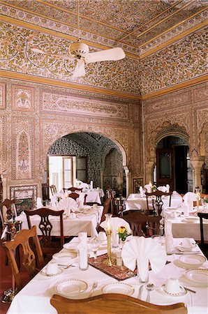 simsearch:841-02900670,k - Salle à manger avec la main exquise peint les murs et les plafonds, Samode Haveli, District de Gangapol, Jaipur, état du Rajasthan, Inde, Asie Photographie de stock - Rights-Managed, Code: 841-02900520