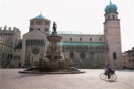 simsearch:841-02704195,k - Piazza Duomo, with the statue of Neptune, Trento, Trentino, Italy, Europe Foto de stock - Con derechos protegidos, Código: 841-02901032