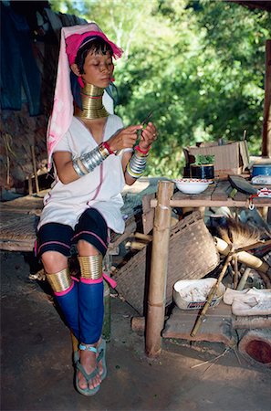 padaung - Long necked woman preparing food on the Thai-Burma border in Thailand, Southeast Asia, Asia Foto de stock - Con derechos protegidos, Código: 841-02901177