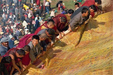 Rolling the thangka, Kumbum Monastery, Qinghai, China, Asia Stock Photo - Rights-Managed, Code: 841-02901214