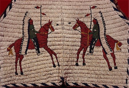 Detail of Native American glass beadwork on buckskin, dating from 1880, Baltimore Museum of Anthropology, Baltimore, Maryland, United States of America, North America Foto de stock - Direito Controlado, Número: 841-02901397