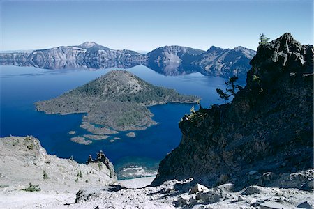 strato volcano - Perfect example of strato-volcano, island cone left by subsidence, Crater Lake, Oregon, United States of America (U.S.A.), North America Stock Photo - Rights-Managed, Code: 841-02901400