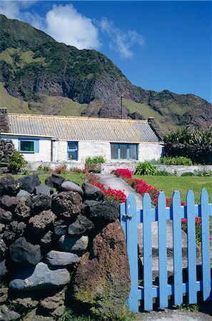 single storey - Porte de maison et jardin, Édimbourg, Tristan da Cunha, Mid-Atlantique Photographie de stock - Rights-Managed, Code: 841-02901773