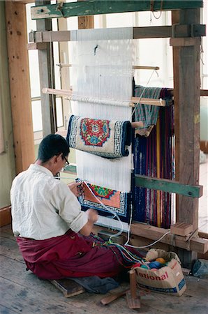 Man working at a loom weaving a carpet in Bhutan, Asia Foto de stock - Direito Controlado, Número: 841-02901902