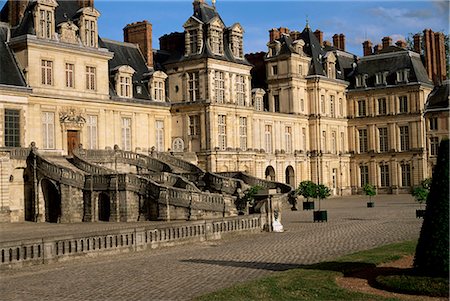 seine et marne - Horseshoe staircase dating from 1632-1634, White Horse courtyard (courtyard of Farewells), Chateau of Fontainebleau, UNESCO World Heritage Site, Seine-et-Marne, France, Europe Foto de stock - Direito Controlado, Número: 841-02902162