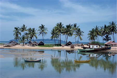 simsearch:841-03517415,k - Palmiers et bateaux amarrés sur la plage à Marang, sur la côte est, la Malaisie, l'Asie du sud-est, Asie Photographie de stock - Rights-Managed, Code: 841-02902217