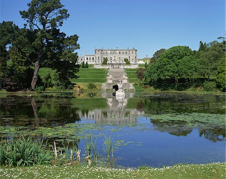powerscourt estate - The pond in front of Powerscourt House, County Wicklow, Leinster, Republic of Ireland, Europe Fotografie stock - Rights-Managed, Codice: 841-02902773