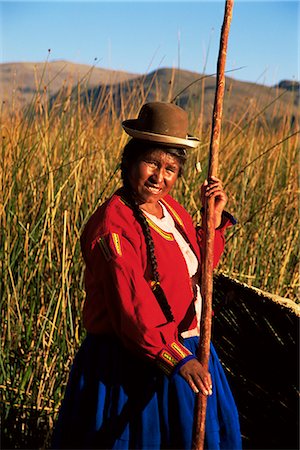 Femme indienne uros en bateau traditionnel reed, Islas Flotantes, lac Titicaca, au Pérou, en Amérique du Sud Photographie de stock - Rights-Managed, Code: 841-02902977