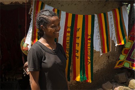 Woman selling colourful Ethiopian souvenirs, Lalibela, Ethiopia, Africa Foto de stock - Con derechos protegidos, Código: 841-02903091