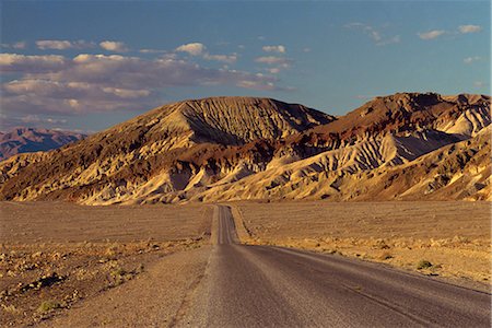 simsearch:841-02915137,k - Route vide par l'intermédiaire de Death Valley National Monument, Californie, États-Unis d'Amérique, l'Amérique du Nord Photographie de stock - Rights-Managed, Code: 841-02903273