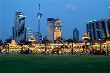 simsearch:841-03517340,k - City skyline and the Sultan Abdul Samad Building illuminated at dusk, seen from Merdeka Square, Kuala Lumpur, Malaysia, Southeast Asia, Asia Foto de stock - Con derechos protegidos, Código: 841-02903470