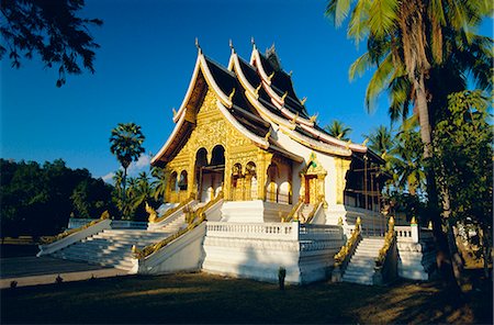 simsearch:841-02991349,k - Ornate religious pavilion, the Haw Pha Bang, Royal Palace Museum, Luang Prabang, Laos Foto de stock - Con derechos protegidos, Código: 841-02903688