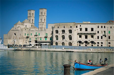simsearch:841-02920531,k - View across harbour to Duomo Vecchio, Molfetta, Puglia, Italy, Mediterranean, Europe Stock Photo - Rights-Managed, Code: 841-02914868