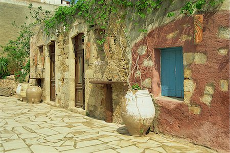 single storey - Traditional old house in the Old Town, Sifaka, Chania, Crete, Greece, Europe Stock Photo - Rights-Managed, Code: 841-02914902
