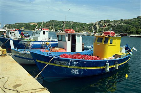santa teresa gallura - Pêche des bateaux dans le port de Santa Teresa di Gallura, sur l'île de la Sardaigne, en Italie, Méditerranée, Europe Photographie de stock - Rights-Managed, Code: 841-02914919