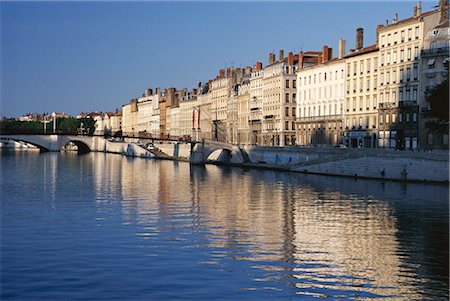 river saone - River Saone, Presque'Ile, Lyon, Rhone Valley, Rhone Alpes, France, Europe Foto de stock - Con derechos protegidos, Código: 841-02915083