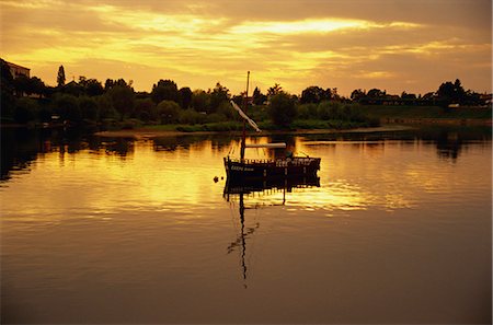 La rivière Dordogne, Bergerac, Dordogne, Aquitaine, France, Europe Photographie de stock - Rights-Managed, Code: 841-02915218