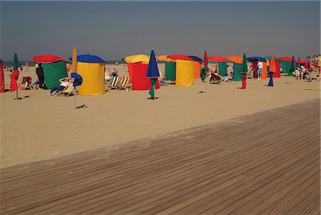 european beach huts - La planche (boardwalk) and beach, Deauville, Calvados, Normandy, France, Europe Stock Photo - Rights-Managed, Code: 841-02915294