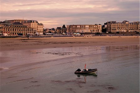 emerald coast - Beach and seafront, Dinard, Cote d'Emeraude (Emerald Coast), Cotes d'Armor, Brittany, France, Europe Stock Photo - Rights-Managed, Code: 841-02915296