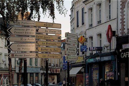 simsearch:841-02920629,k - Signs in town centre, St. Omer, Pas de Calais, France, Europe Fotografie stock - Rights-Managed, Codice: 841-02915376