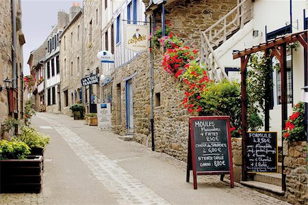 simsearch:841-07202122,k - Narrow street with half timbered houses and seafood restaurants, Treguier, Cote de Granit Rose, Cotes d'Armor, Brittany, France, Europe Stock Photo - Rights-Managed, Code: 841-02915401