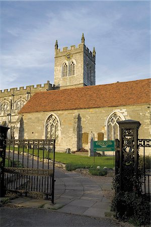 simsearch:841-02902777,k - Eighth century Saxon church of St. Peter, Wootton Wawen (Wooten Wawen), the oldest church in the county, Warwickshire, England, United Kingdom, Europe Foto de stock - Con derechos protegidos, Código: 841-02915415