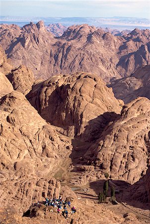 simsearch:841-02708297,k - Christian pilgrims at prayer in the granite landscape of Mount Sinai and Mount Moses, Egypt, North Africa, Africa Stock Photo - Rights-Managed, Code: 841-02915512